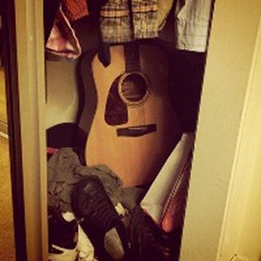 chip-ragsdale-a-guitar-in-closet