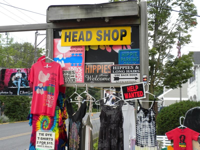 chip-ragsdale-hippie-head-shop-employee